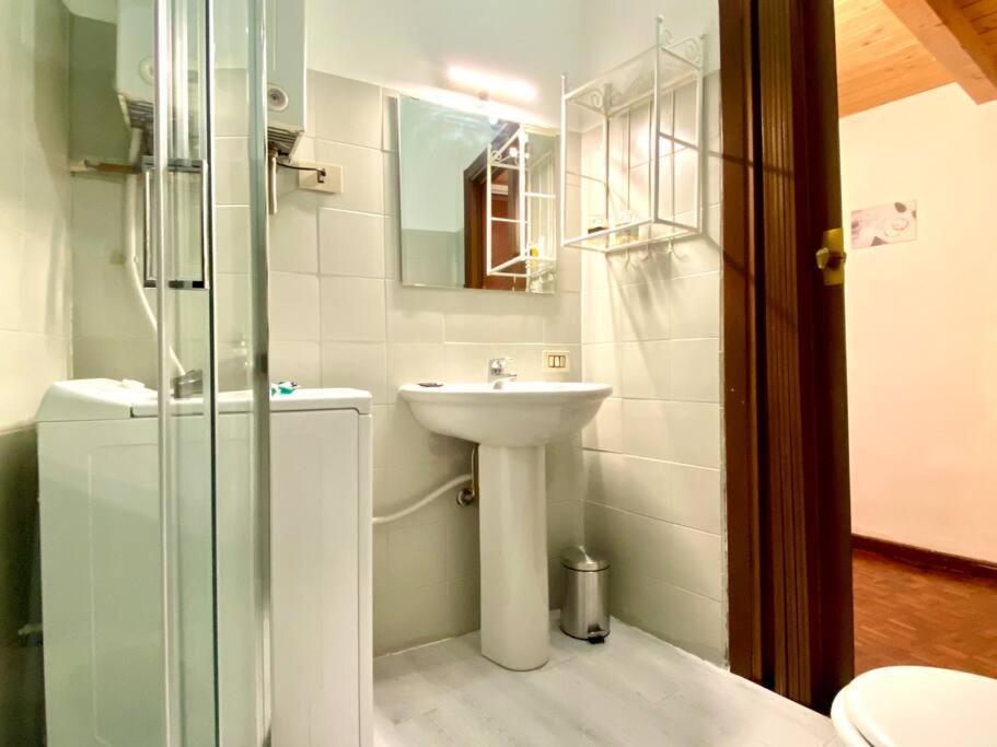 • Cozy House • 10 Min Rho Fiera Apartment Milan Luaran gambar